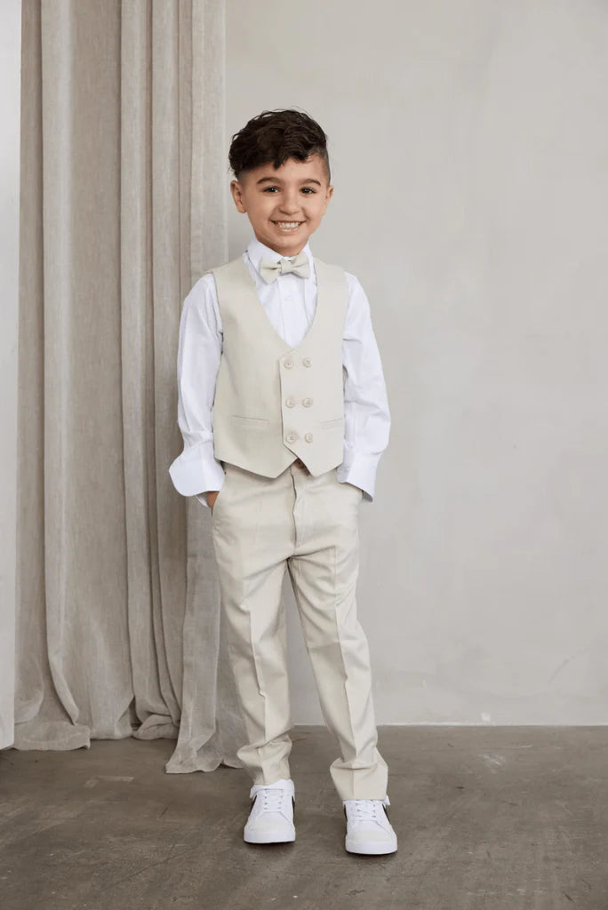 Boys beige suit sainly-front