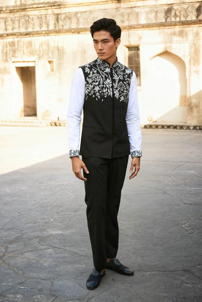 White embroidery jacket and pant suit for men-side
