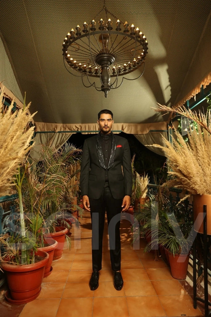 Men elegant black blazer with notch lapel-front