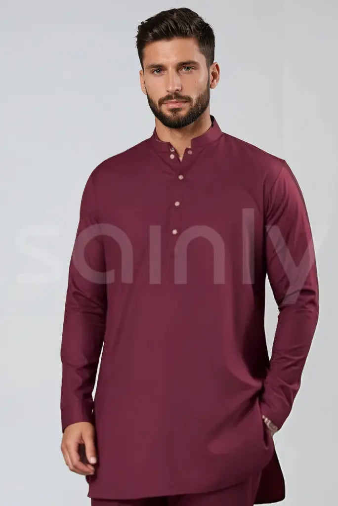 Men's kurta with mandarin collar and slim-fit design for festive wear