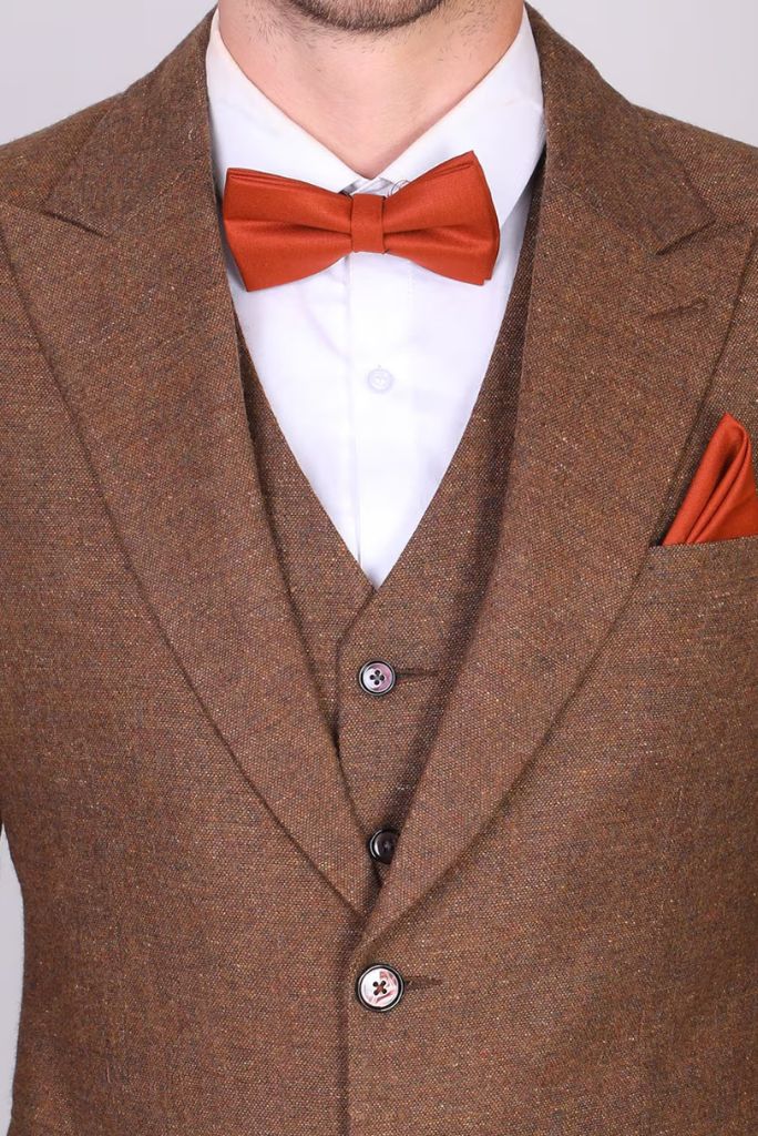 Men brown tweed suit-front