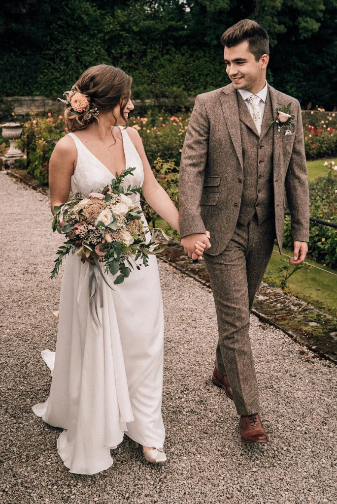 Men brown tweed suit-front