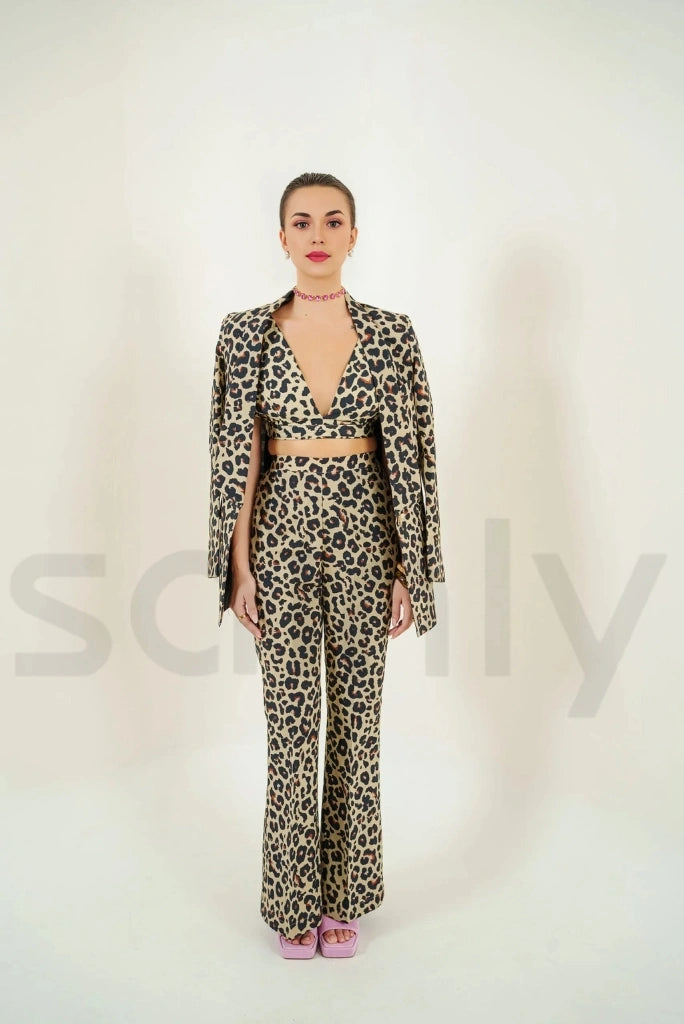 Stylish women leopard print matching co ord outfit-front