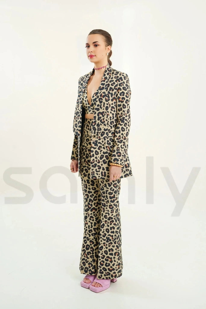 Women bold leopard print coordinated outfit