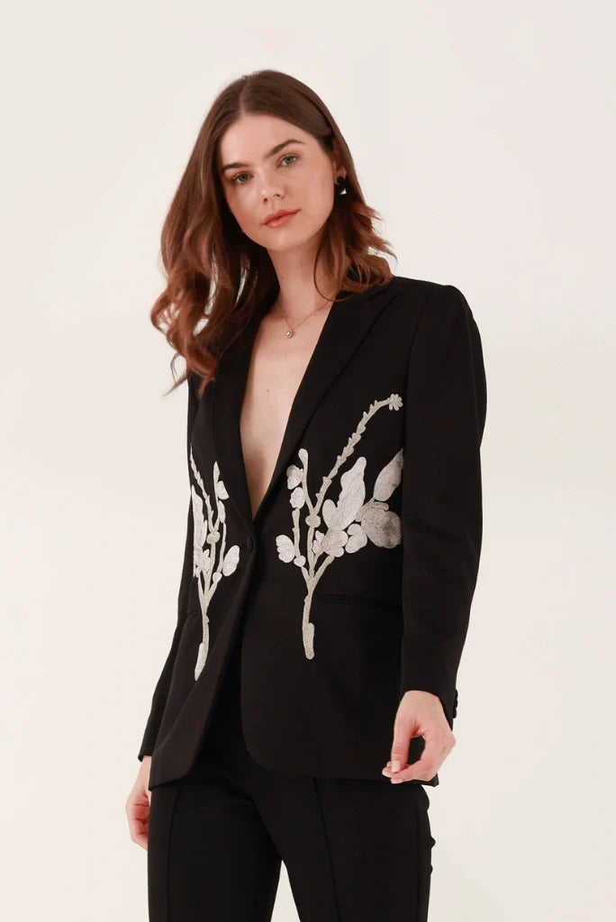 Women black suit -front