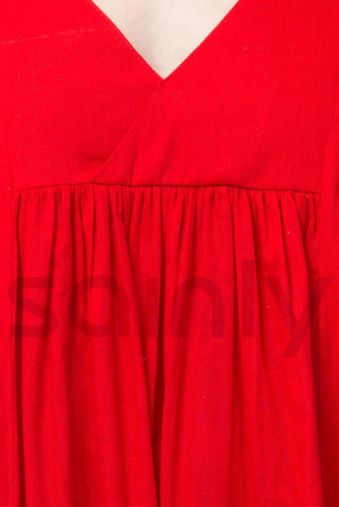 Women fitted red midi dress look